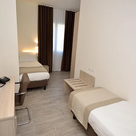 Hotel Nuova 3*