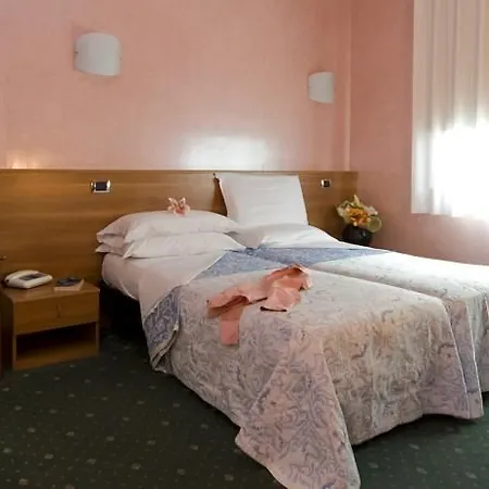 Nuova Hotel 3*